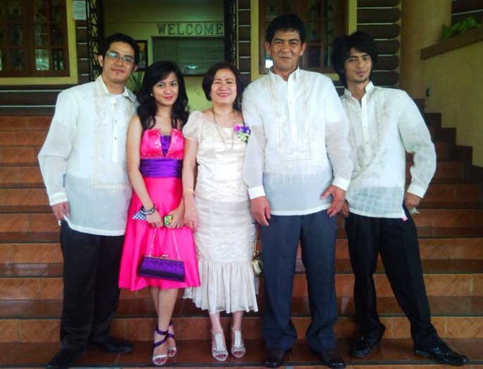 Herrero-family-photo-wedding